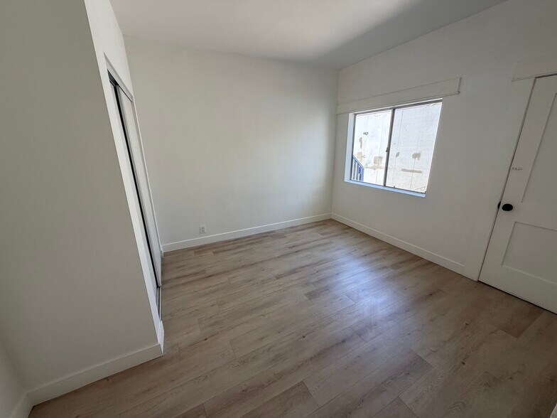 Building Photo - 2139 Venice Blvd