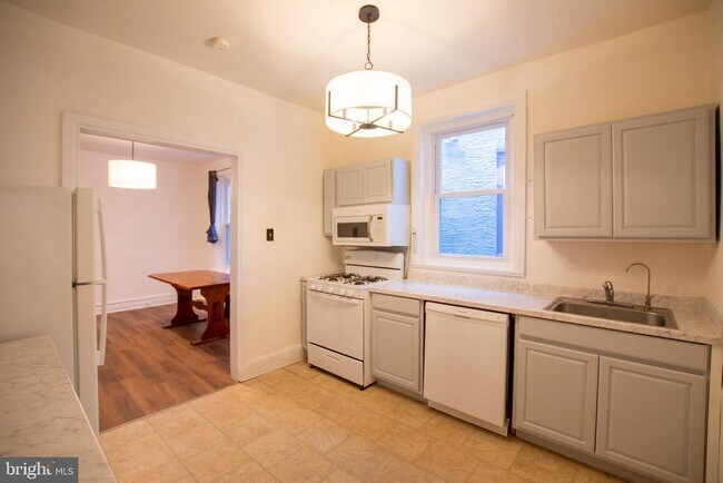 Building Photo - 2039 N Gratz St