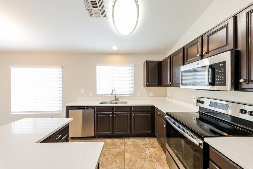 Building Photo - 12024 W Rosewood Dr