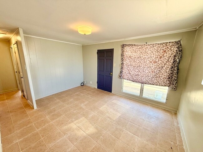 Building Photo - 3 Bedroom / 1 Bath House in Wailuku for rent!