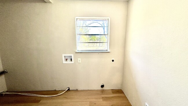 Building Photo - 140 VZ County Rd 2153