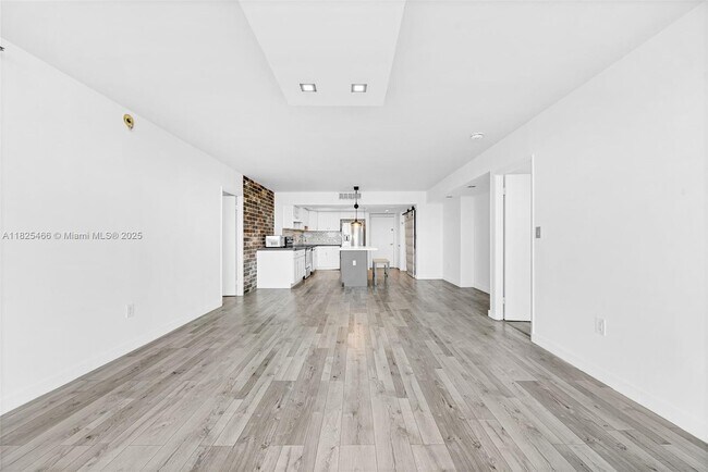Building Photo - 20505 E Country Club Dr