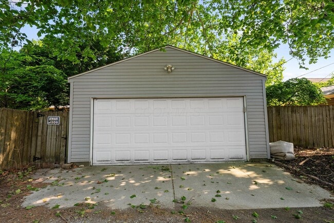 Building Photo - 472 Tibet Rd