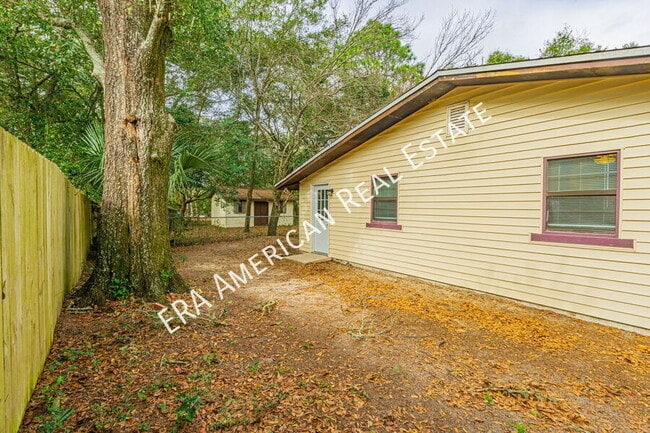 Building Photo - 507 Fir Ave