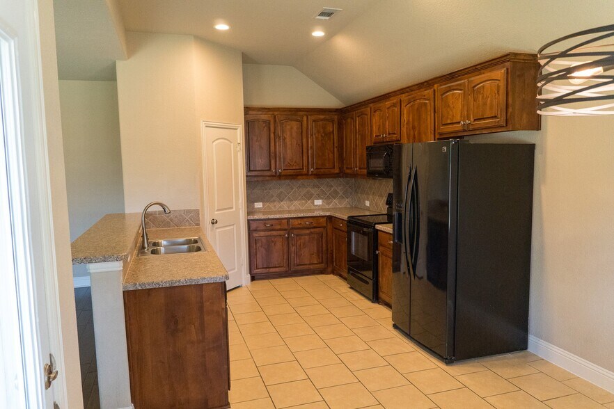 Building Photo - 107 Buckingham Dr