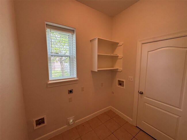 Building Photo - 107 Island Blvd