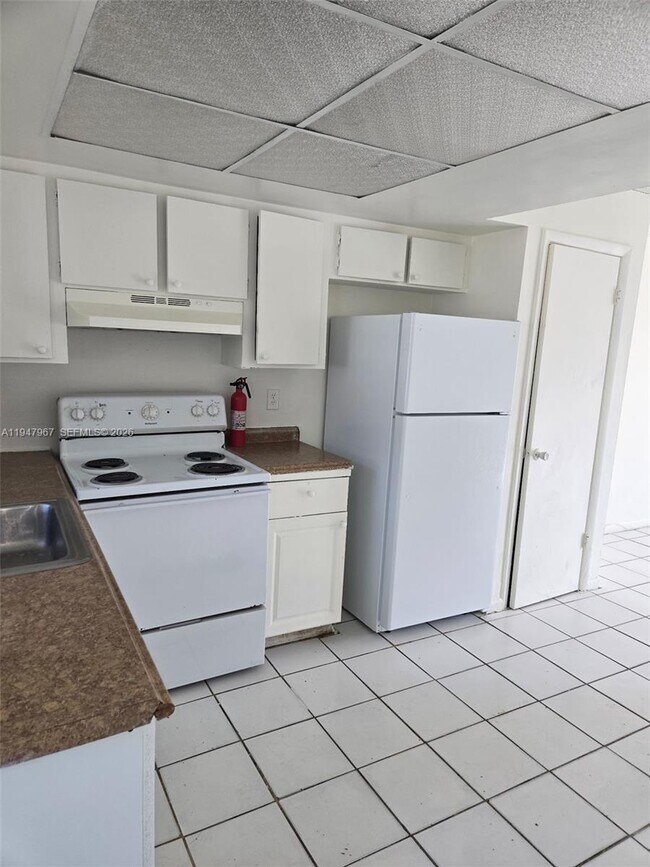 Building Photo - 6604 Miramar Ave