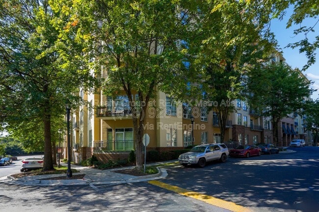Building Photo - 711 Cosmopolitan Dr NE