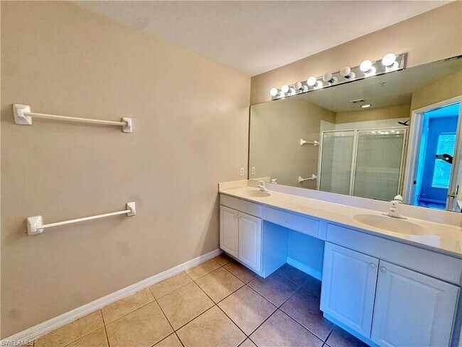 Building Photo - 912 Hampton Cir