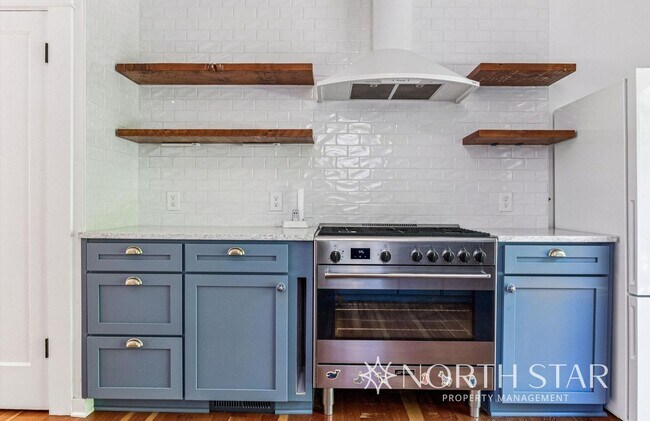 Building Photo - Charming Broadmoor Historic Farmhouse on a...