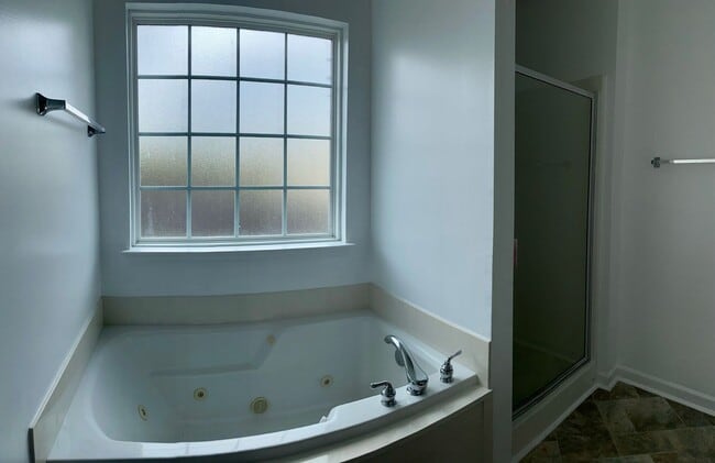 Building Photo - 287 Westbrooke Rd