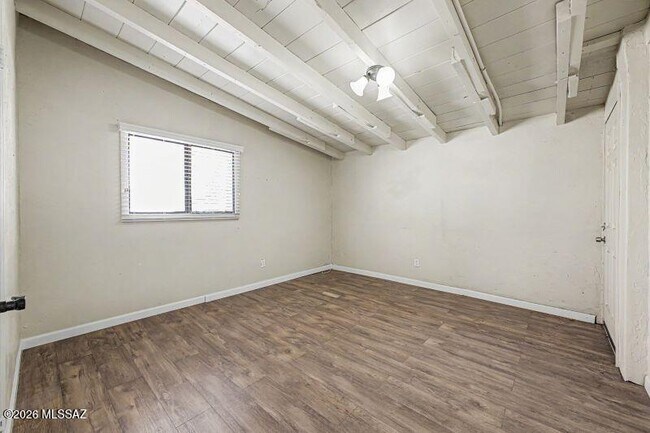 Building Photo - 3762 E 22nd St