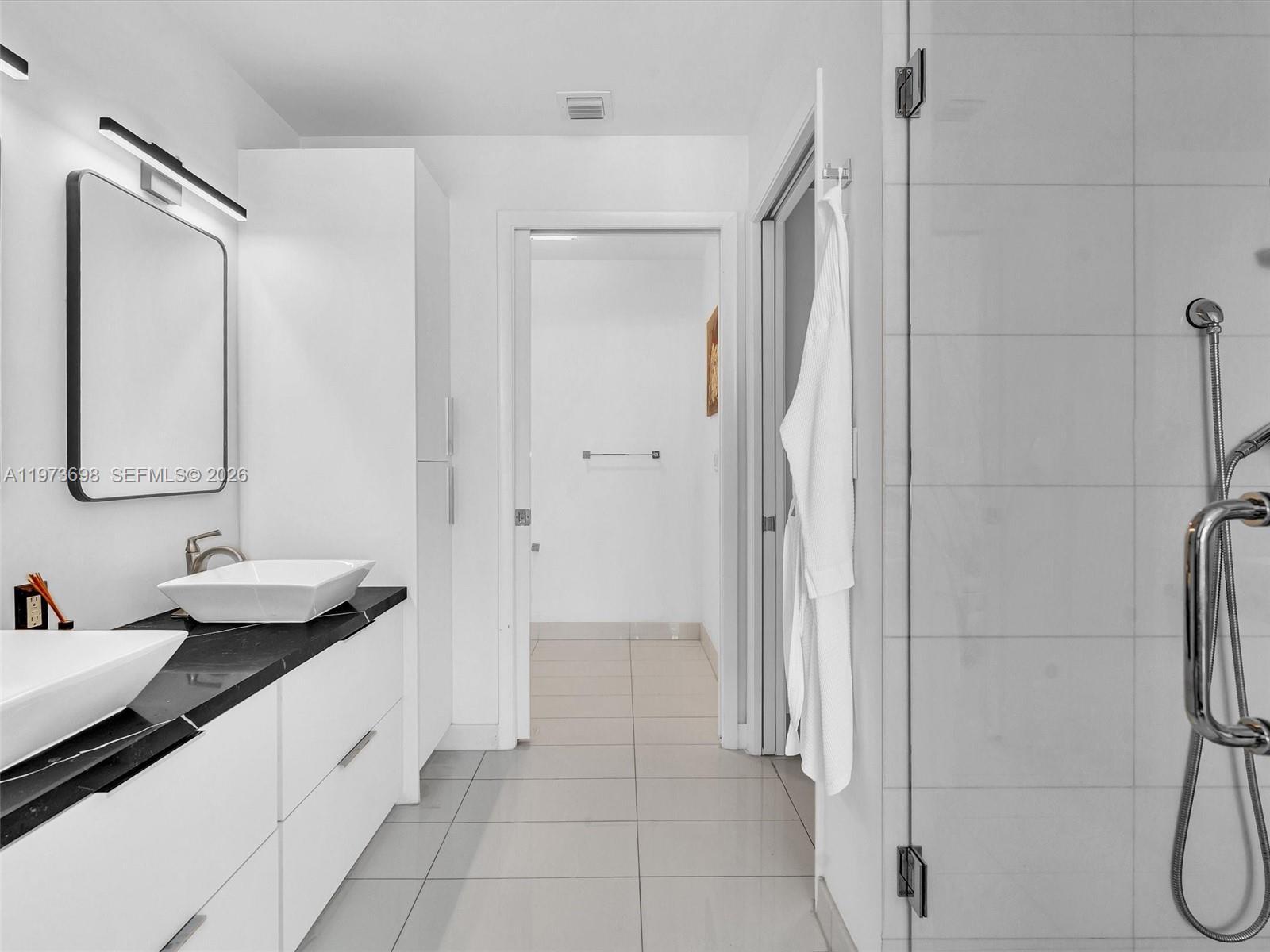 Building Photo - 2020 N Bayshore Dr