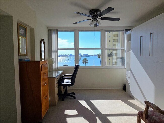 Building Photo - 4550 Cove Cir