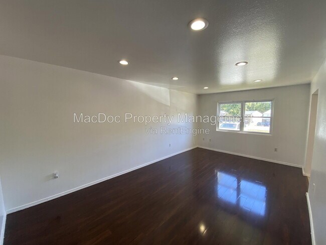 Building Photo - 810 Sledgehammer Dr