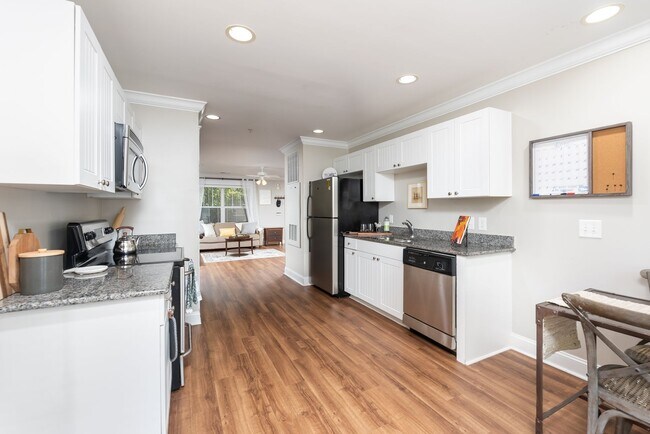 Building Photo - 3 Bedroom Flat, End unit Apartment - Available at Woodlands with $500 deposit. Ask your leasing a...