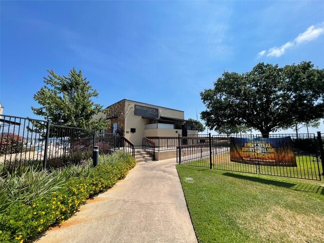 Building Photo - 12900 Walden Rd