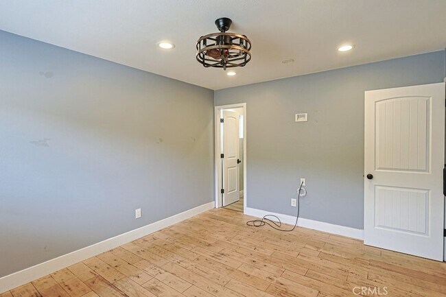 Building Photo - 15001 Victoria Ln