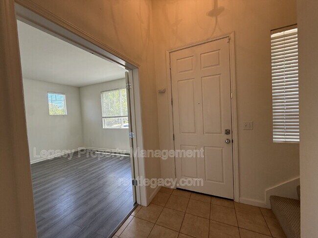 Building Photo - 1552 Bailey Dr