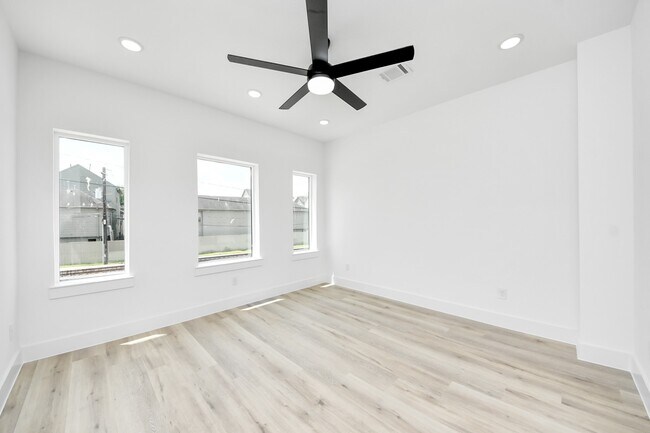 Building Photo - 4410 Allen St