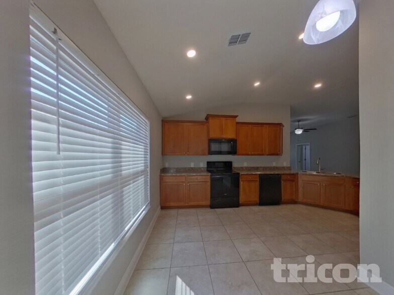 Building Photo - 387 Buchannan Dr