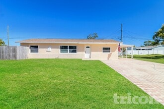 Building Photo - 10887 111th Pl N
