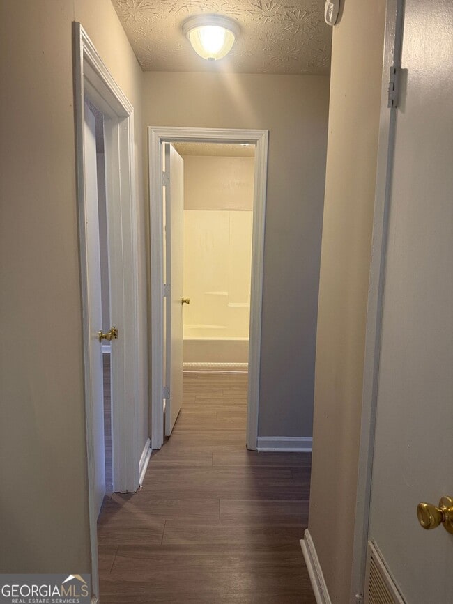 Building Photo - 255 Rustwood Dr