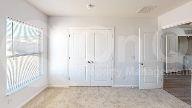 Building Photo - 286 E Bobcat Pl