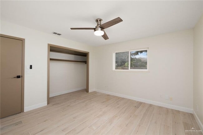 Building Photo - 19 Fern Ave W