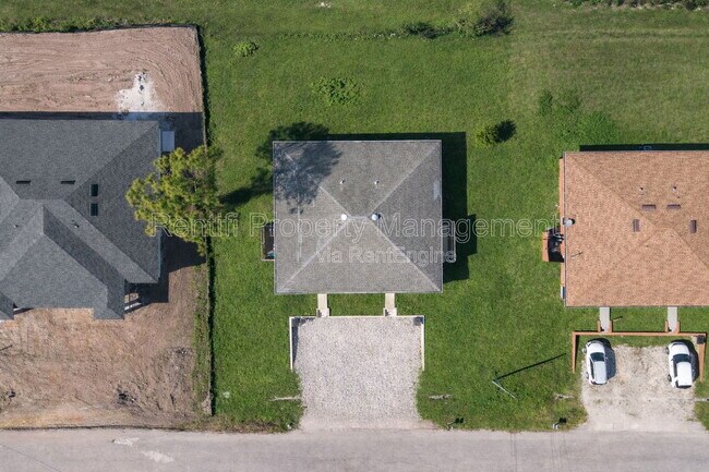 Building Photo - 208 Ichabod Ave