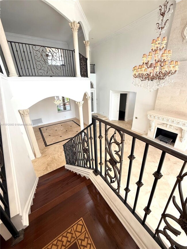 Building Photo - 2547 Montclaire Cir