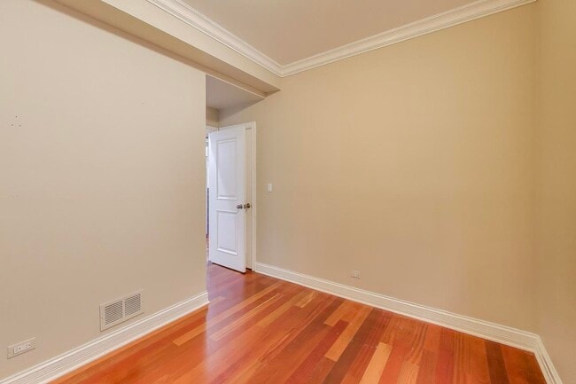 Building Photo - 4331 N Sacramento Ave