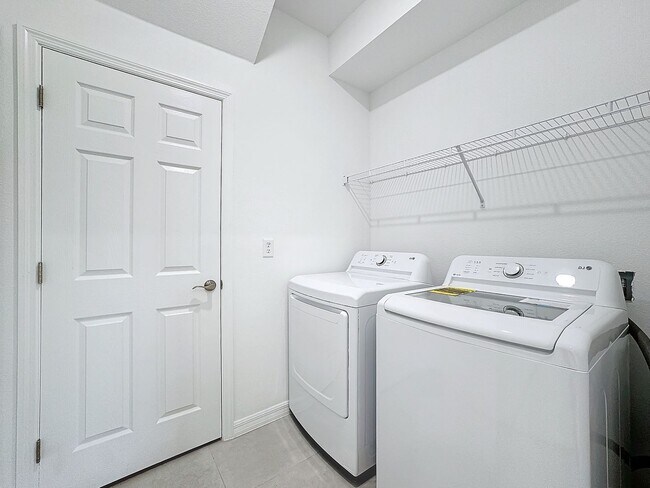 Building Photo - Townhouse For Lease in Saint Cloud