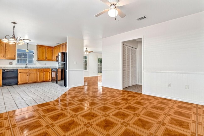 Building Photo - 3 Bedroom in Bluewater Bay!