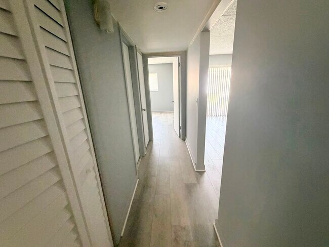 Building Photo - 1501 Crescent Cir
