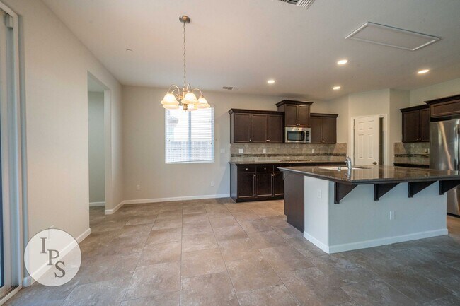Building Photo - Clovis Eastside Home, 4BR/3BA, Built 2017 - Lots of Amenities!