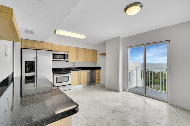 Building Photo - 7600 Collins Ave