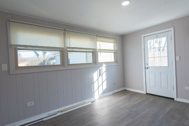 Building Photo - 209 N Dryden Pl