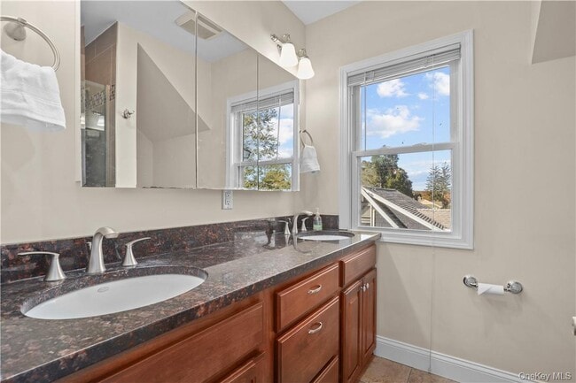 Building Photo - 33 Sycamore Rd