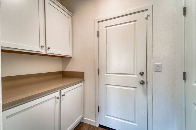 Building Photo - Upgraded Single-Story 3BR/2BA Solar Home o...