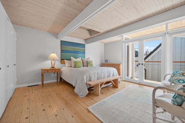 Building Photo - 5432 Rincon Beach Park Dr