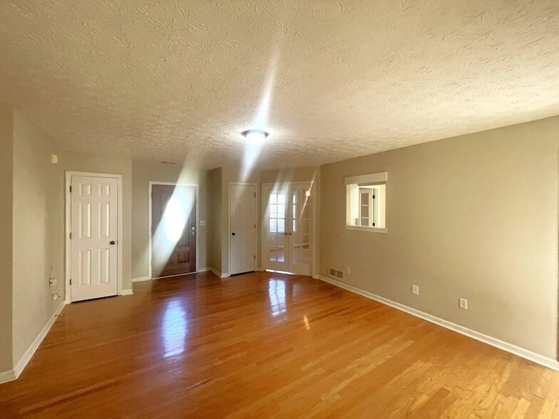 Building Photo - 2975 Hampton Valley Dr SE