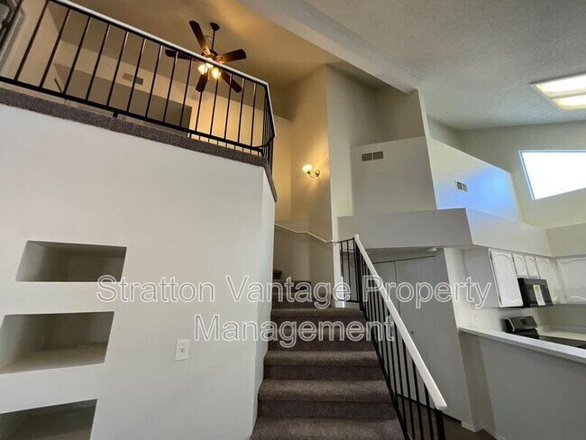 Building Photo - 441 S Maple