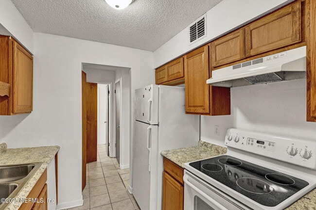 Building Photo - 475 Crabapple Ct