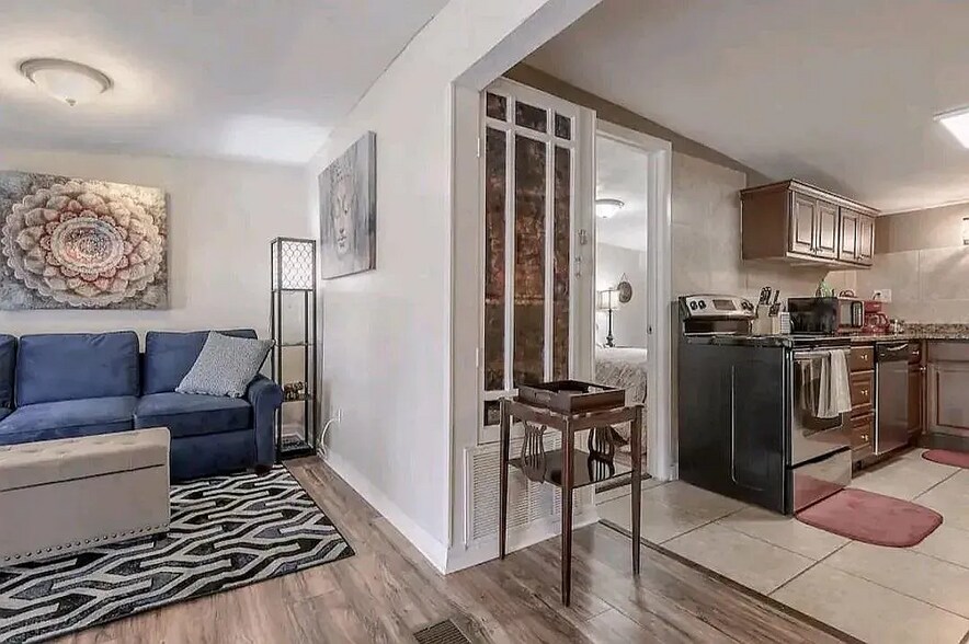 Building Photo - 228 W Jean St