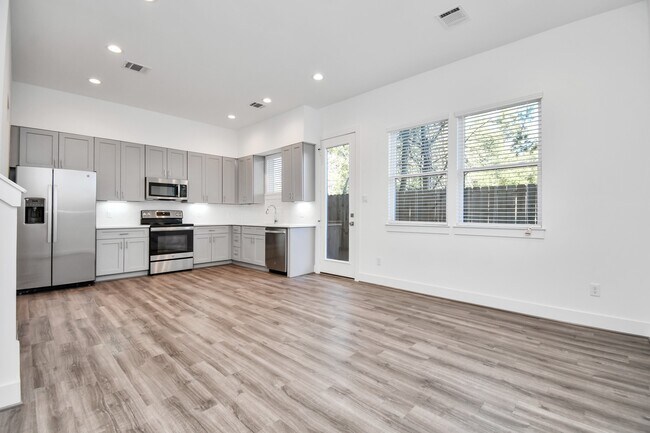 Building Photo - 9027 Laverne Oak Ln