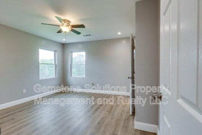 Building Photo - 104 Anchor Dr