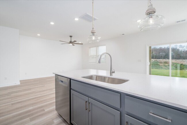 Building Photo - Spacious Old Hickory Townhome with Loft & Walk-In Closets