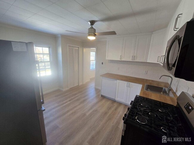 Building Photo - 633 Linden Ave