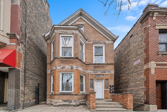Primary Photo - 2420 S Oakley Ave